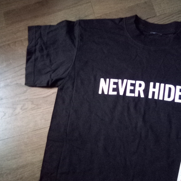 Black and White Ray Ban Tee Shirt "Never Hide" - Picture 8 of 8